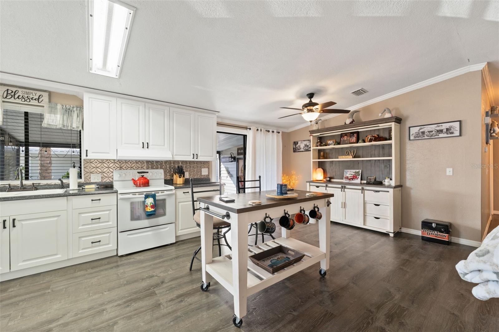 Image 11 of 33 For 14684 Rialto Avenue