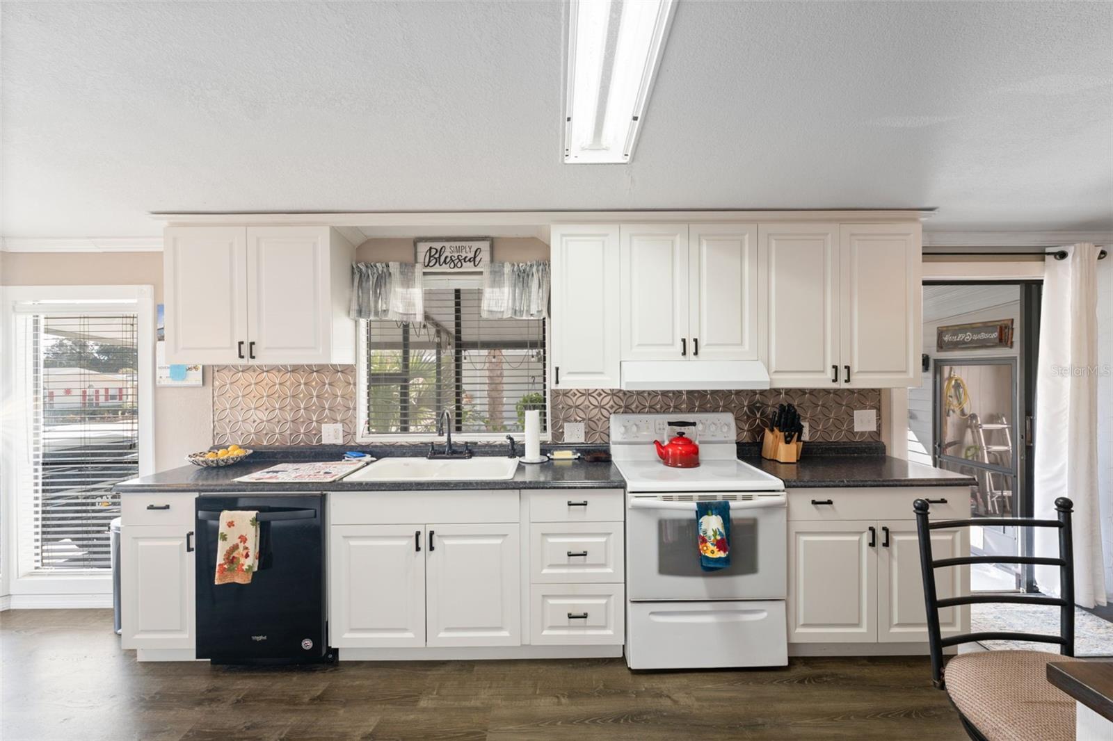 Image 12 of 33 For 14684 Rialto Avenue