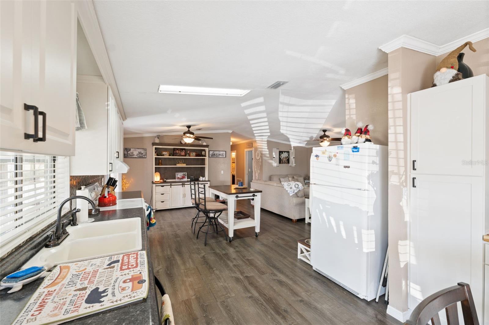 Image 13 of 33 For 14684 Rialto Avenue