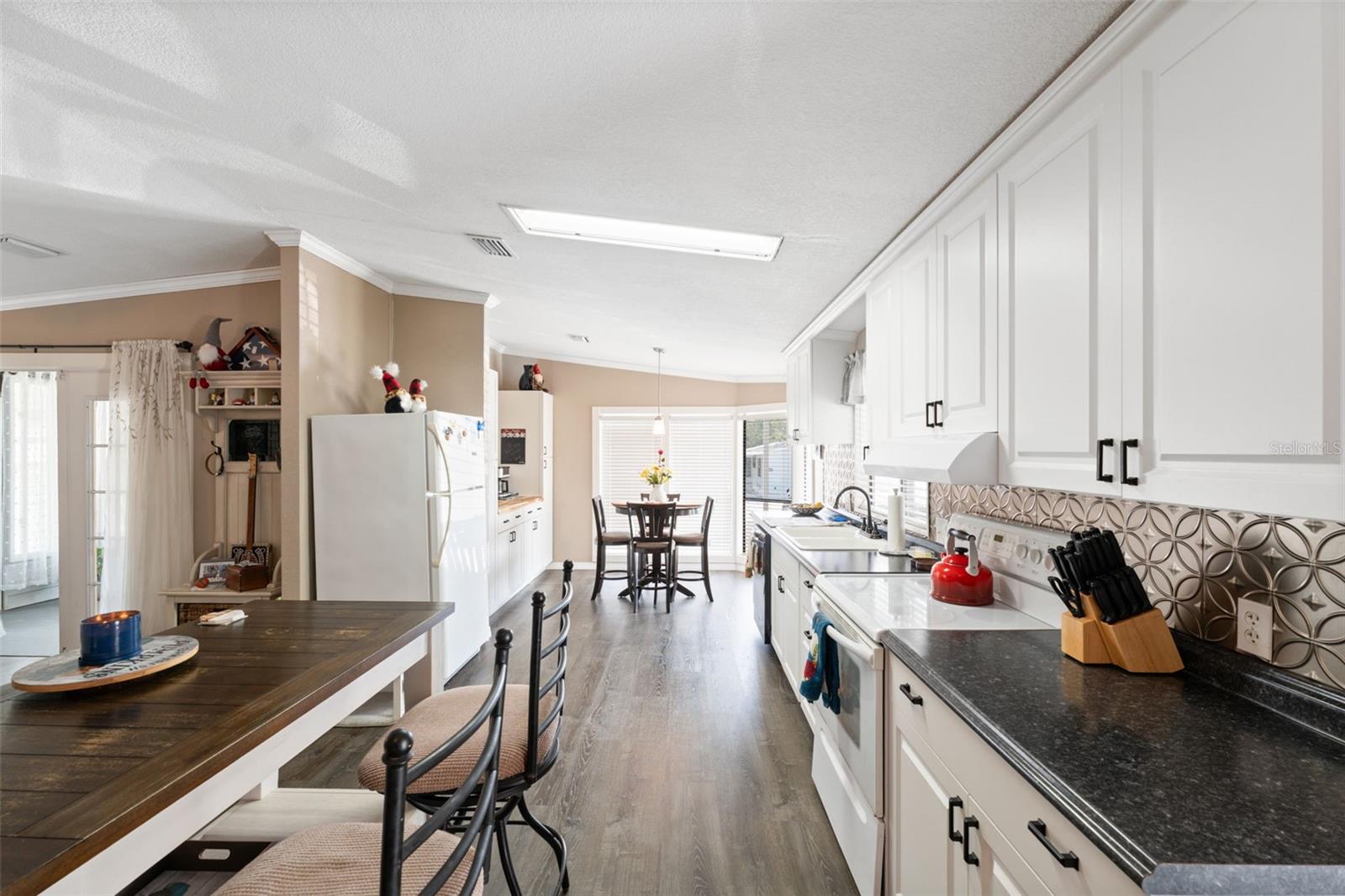 Image 14 of 33 For 14684 Rialto Avenue