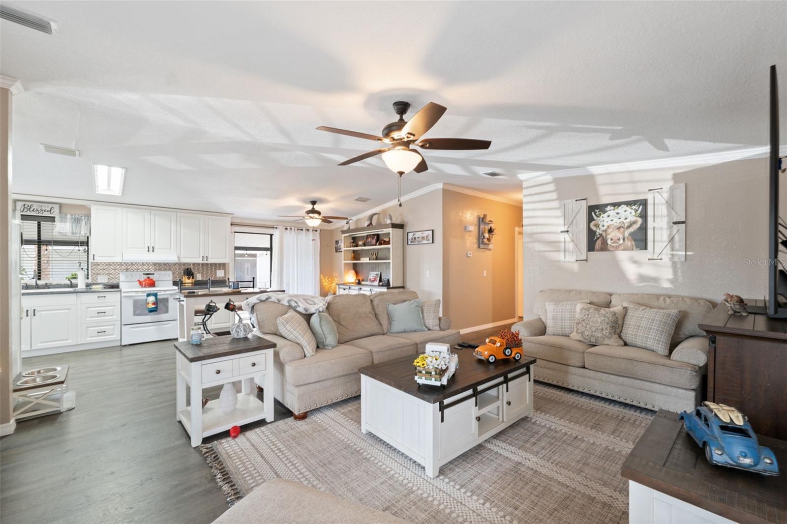 Image 16 of 33 For 14684 Rialto Avenue