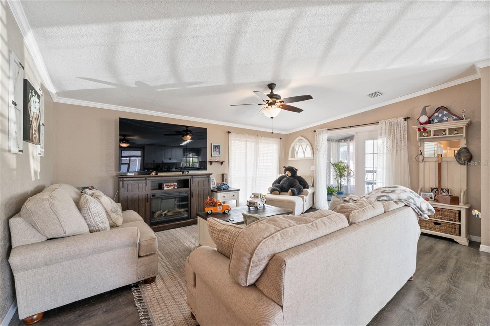 Image 18 of 33 For 14684 Rialto Avenue