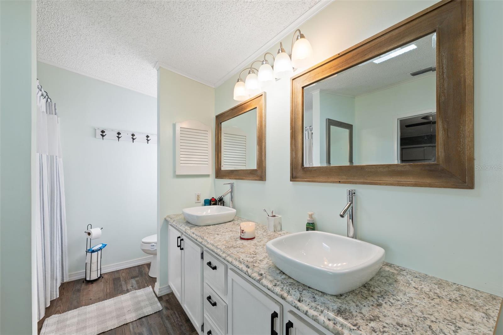 Image 22 of 33 For 14684 Rialto Avenue