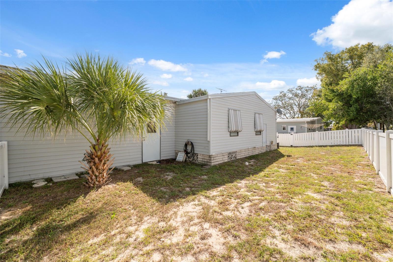 Image 31 of 33 For 14684 Rialto Avenue