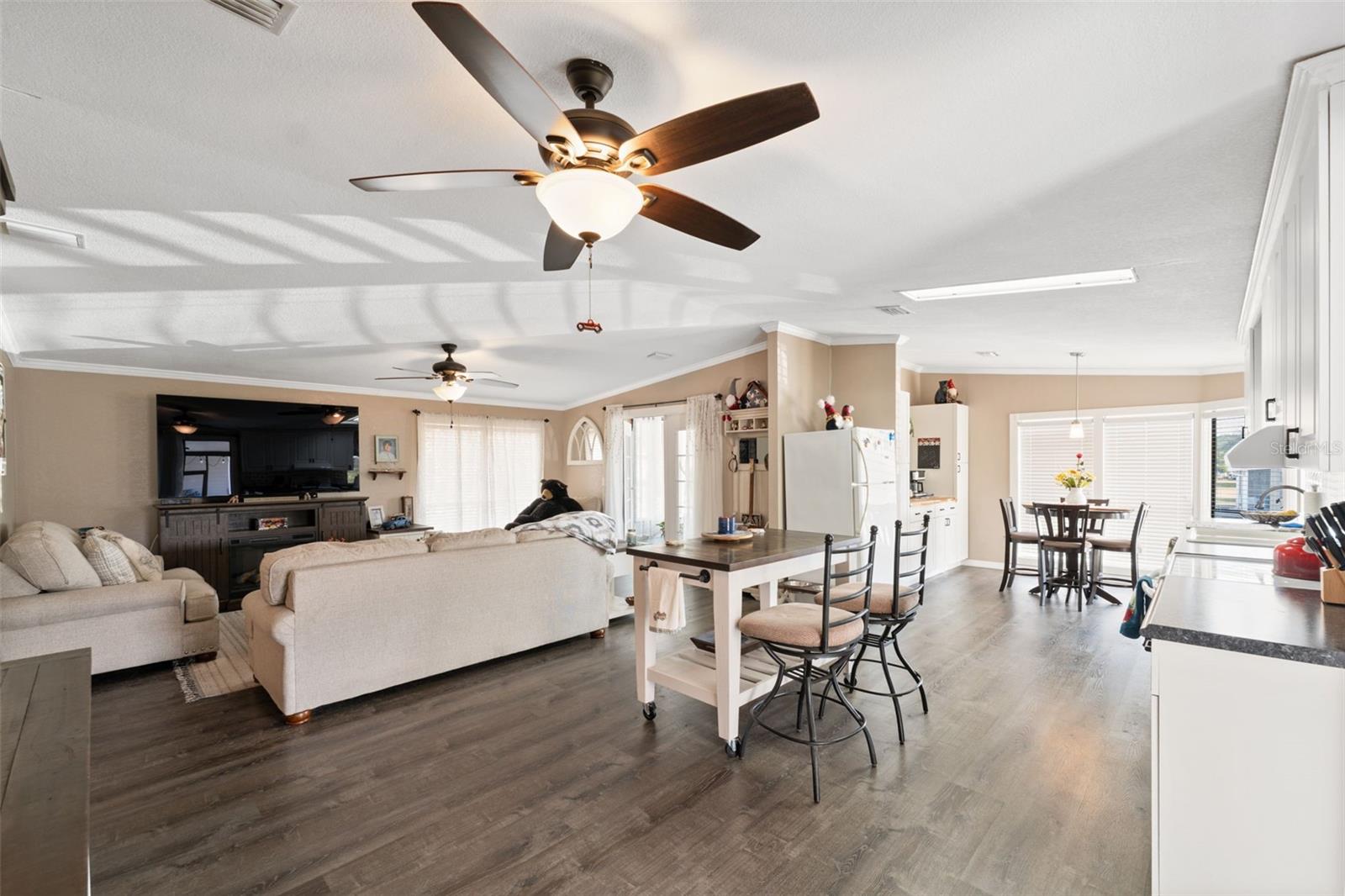 Image 9 of 33 For 14684 Rialto Avenue