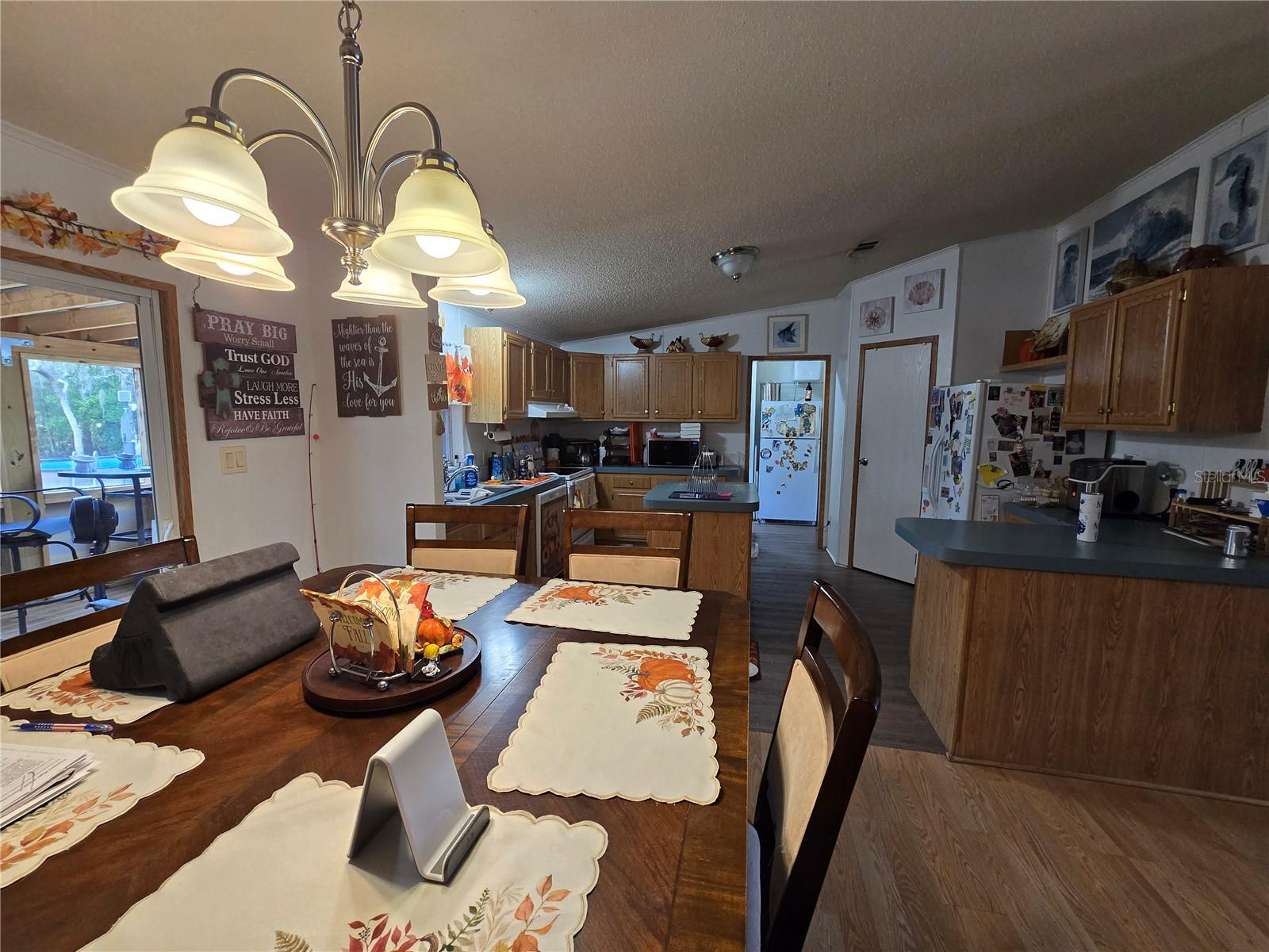 Listing photo id 10 for 16403 Bosley Drive