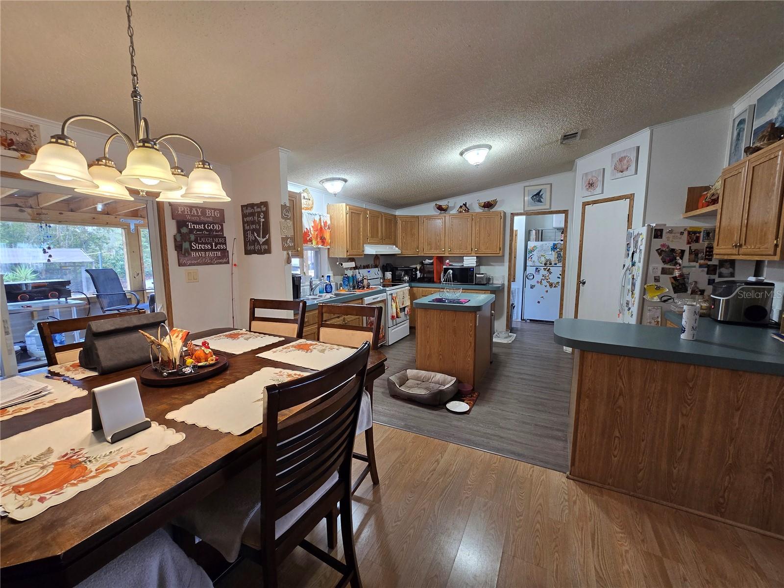 Listing photo id 11 for 16403 Bosley Drive