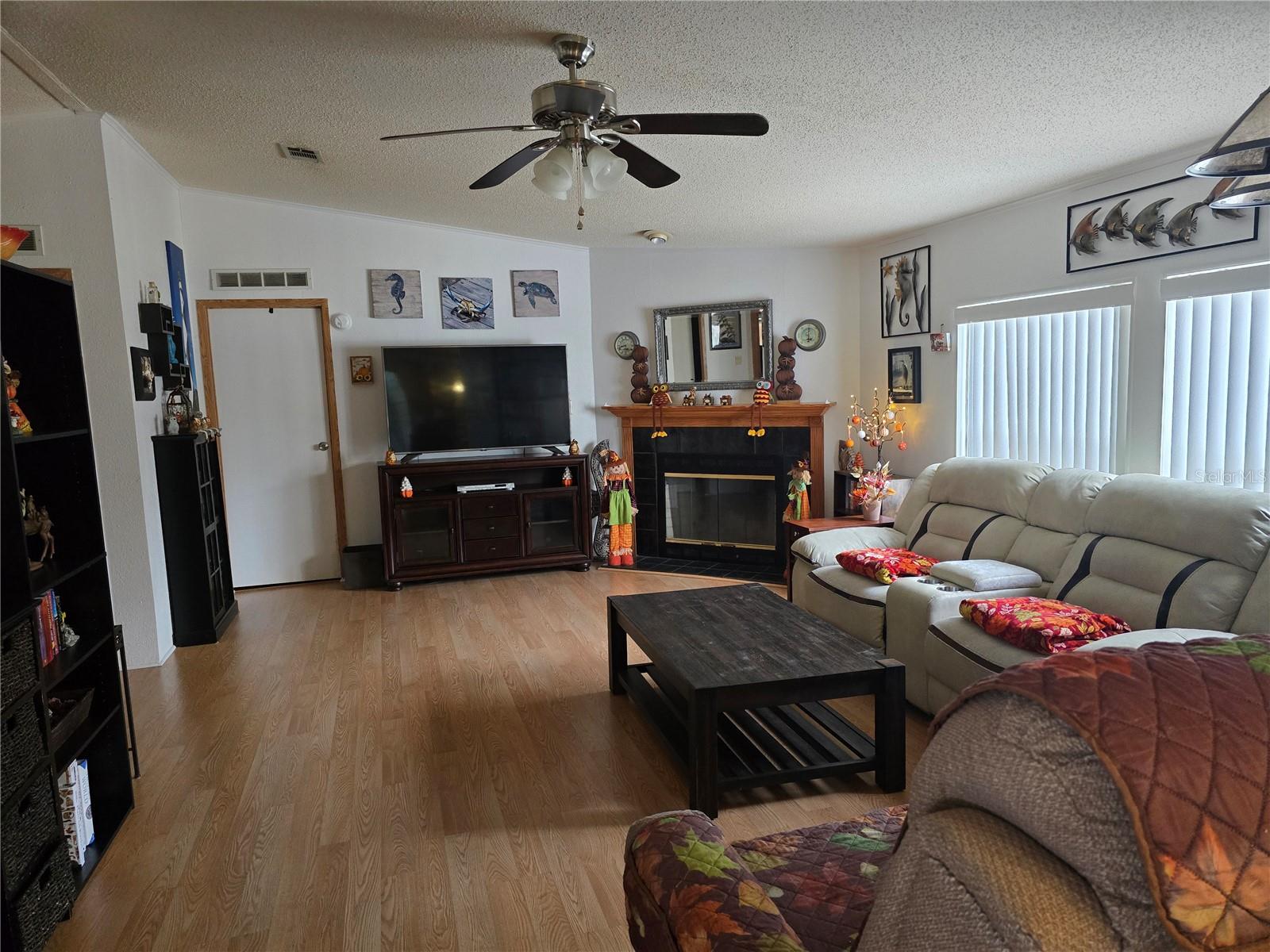 Listing photo id 12 for 16403 Bosley Drive