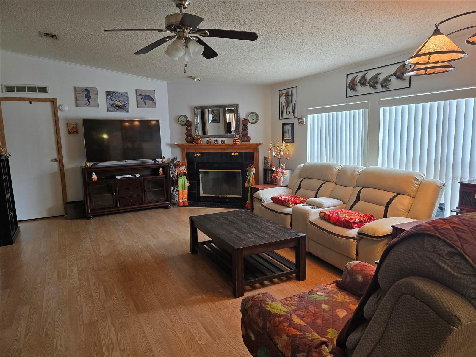 Listing photo id 15 for 16403 Bosley Drive