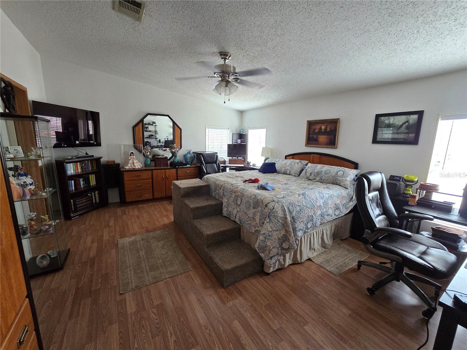 Listing photo id 17 for 16403 Bosley Drive