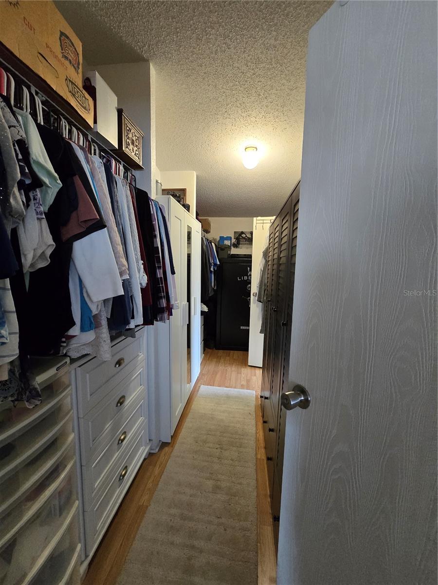 Listing photo id 22 for 16403 Bosley Drive