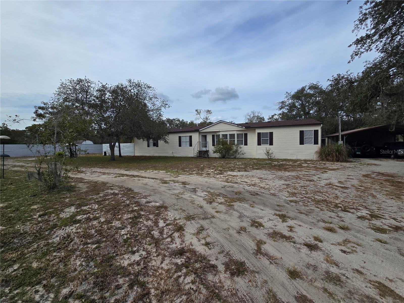 Listing photo id 1 for 16403 Bosley Drive