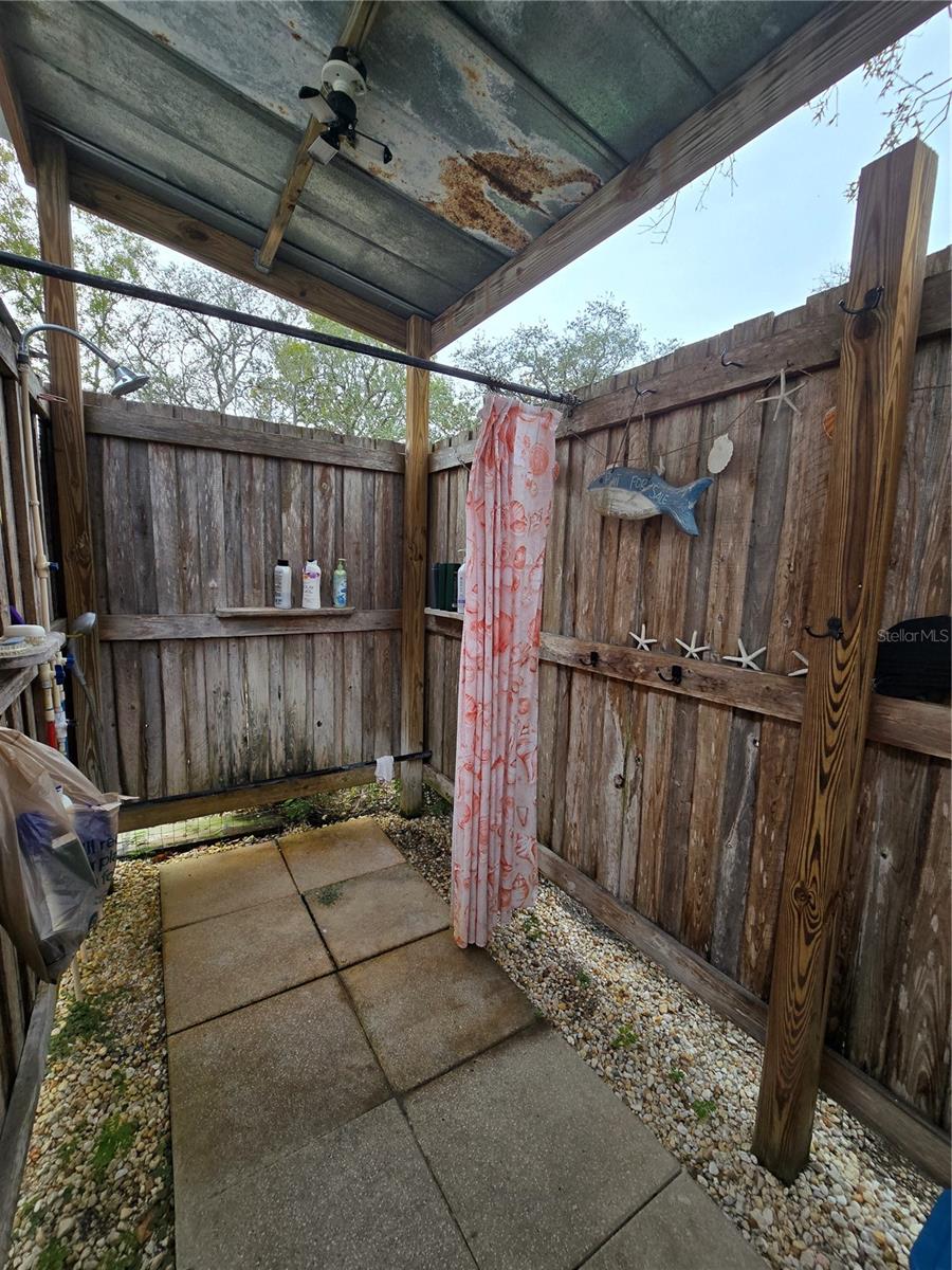 Listing photo id 31 for 16403 Bosley Drive