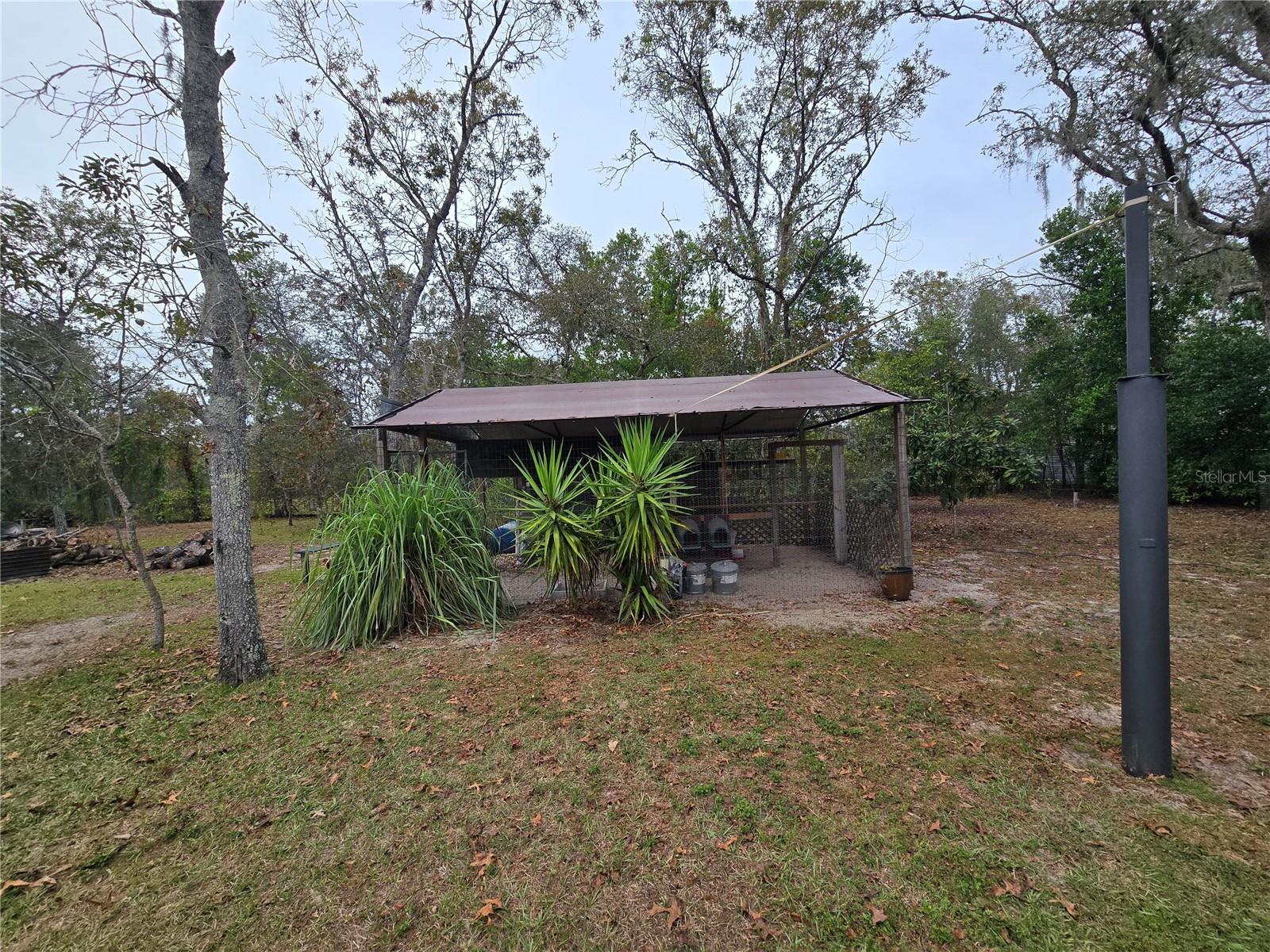 Listing photo id 37 for 16403 Bosley Drive