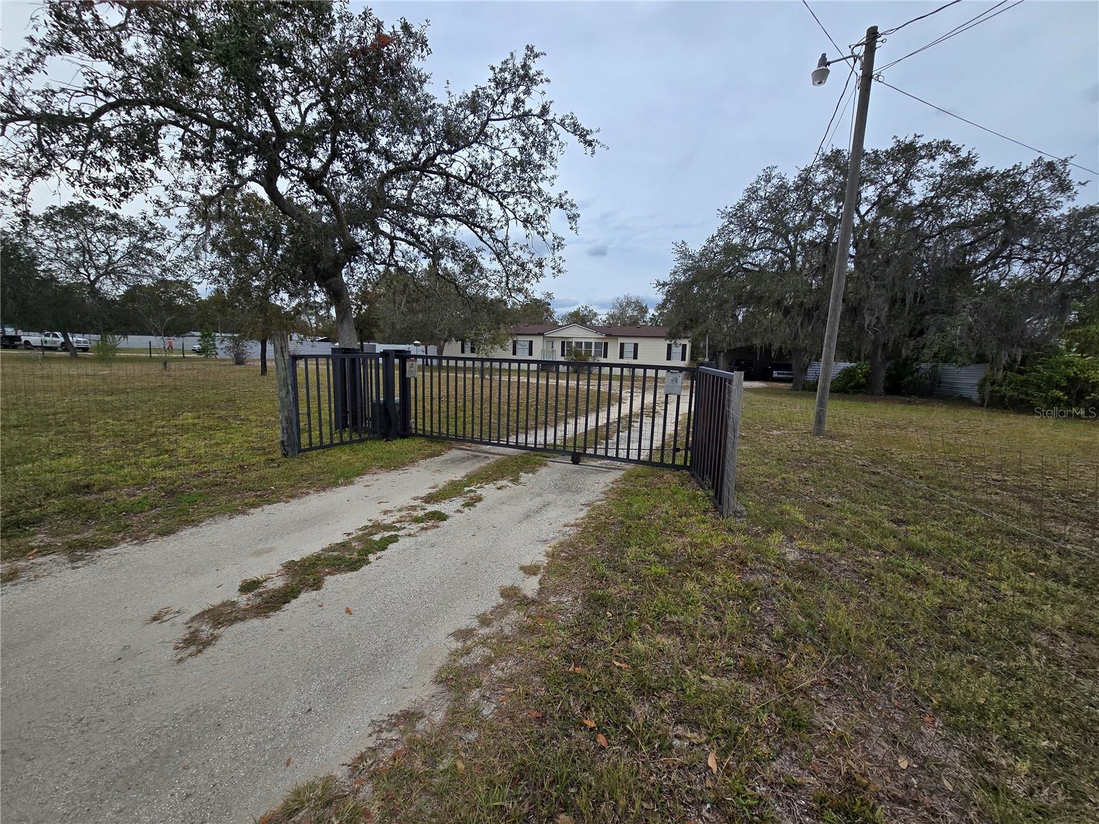 Listing photo id 2 for 16403 Bosley Drive