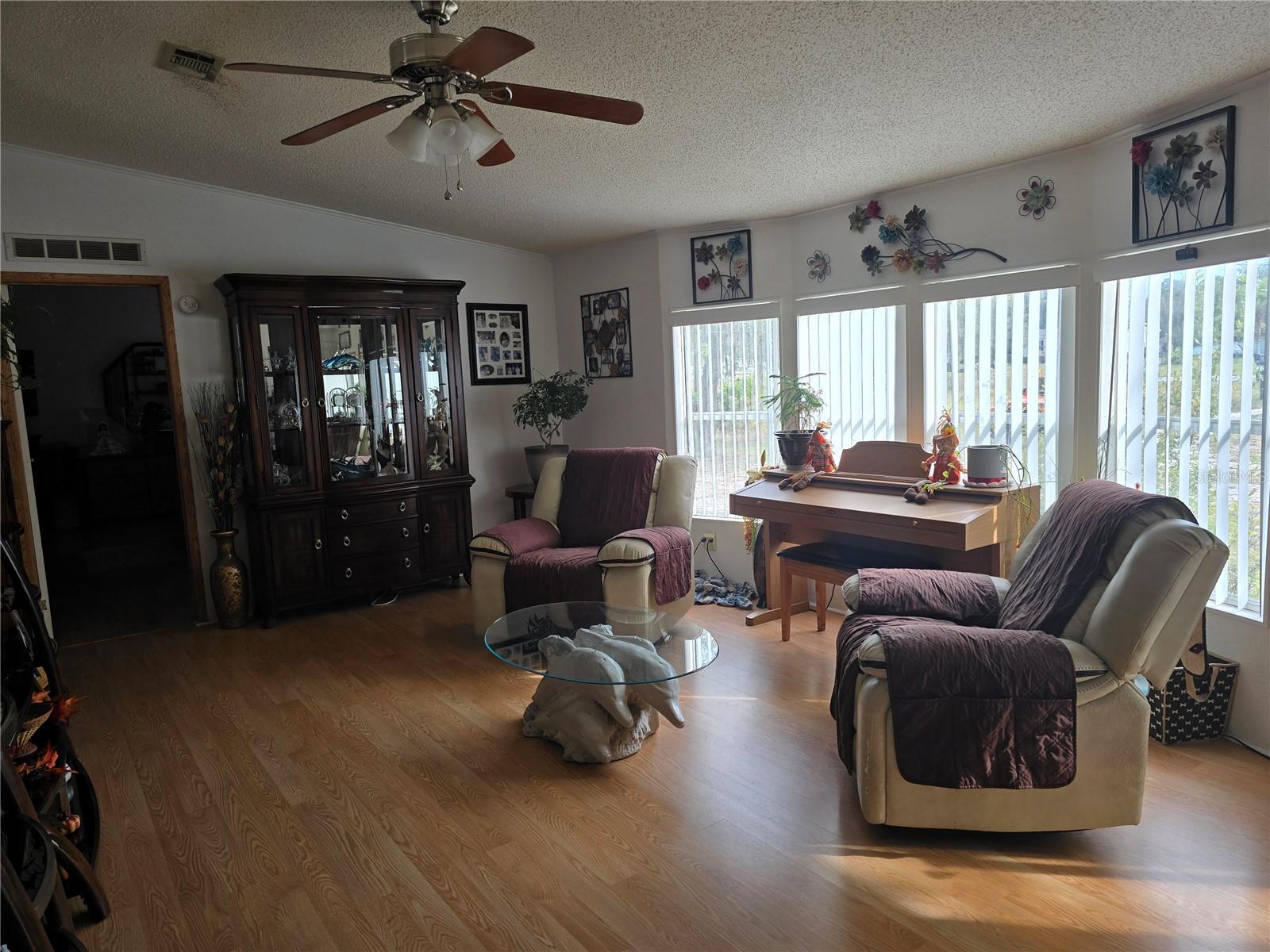 Listing photo id 4 for 16403 Bosley Drive