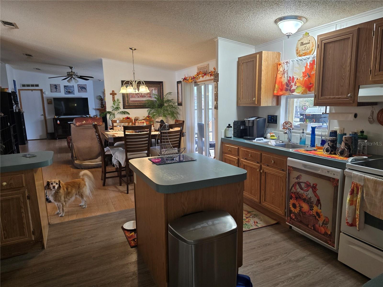 Listing photo id 6 for 16403 Bosley Drive