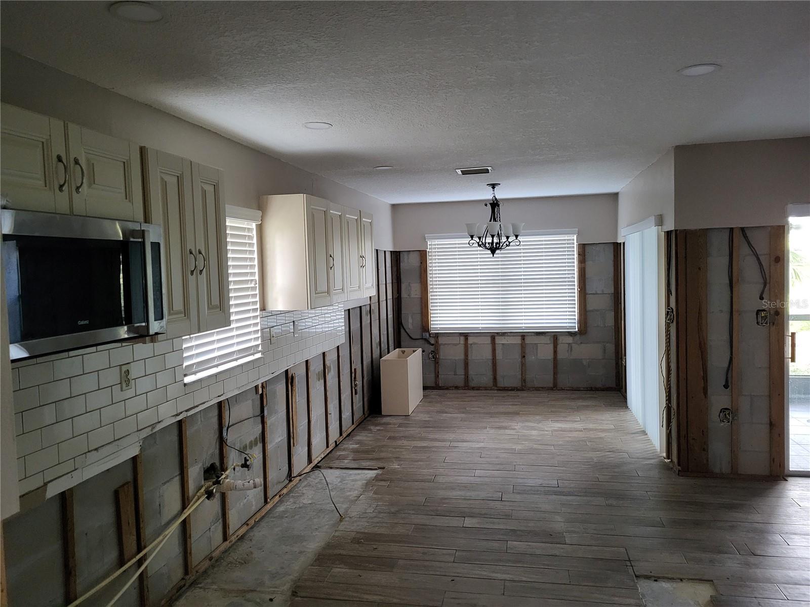 Image 9 of 17 For 4427 Dewey Drive