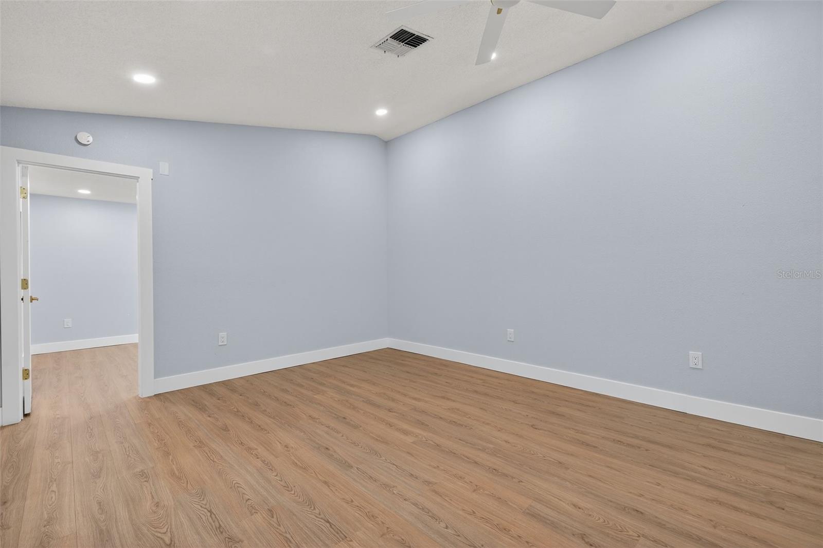 Image 19 of 87 For 4301 Marine Parkway