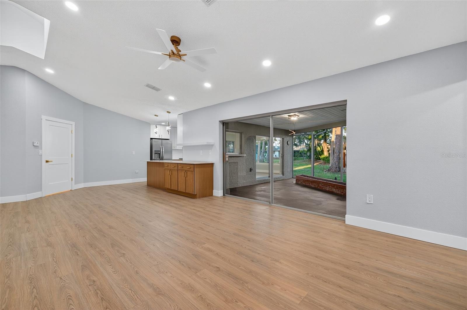 Image 21 of 87 For 4301 Marine Parkway