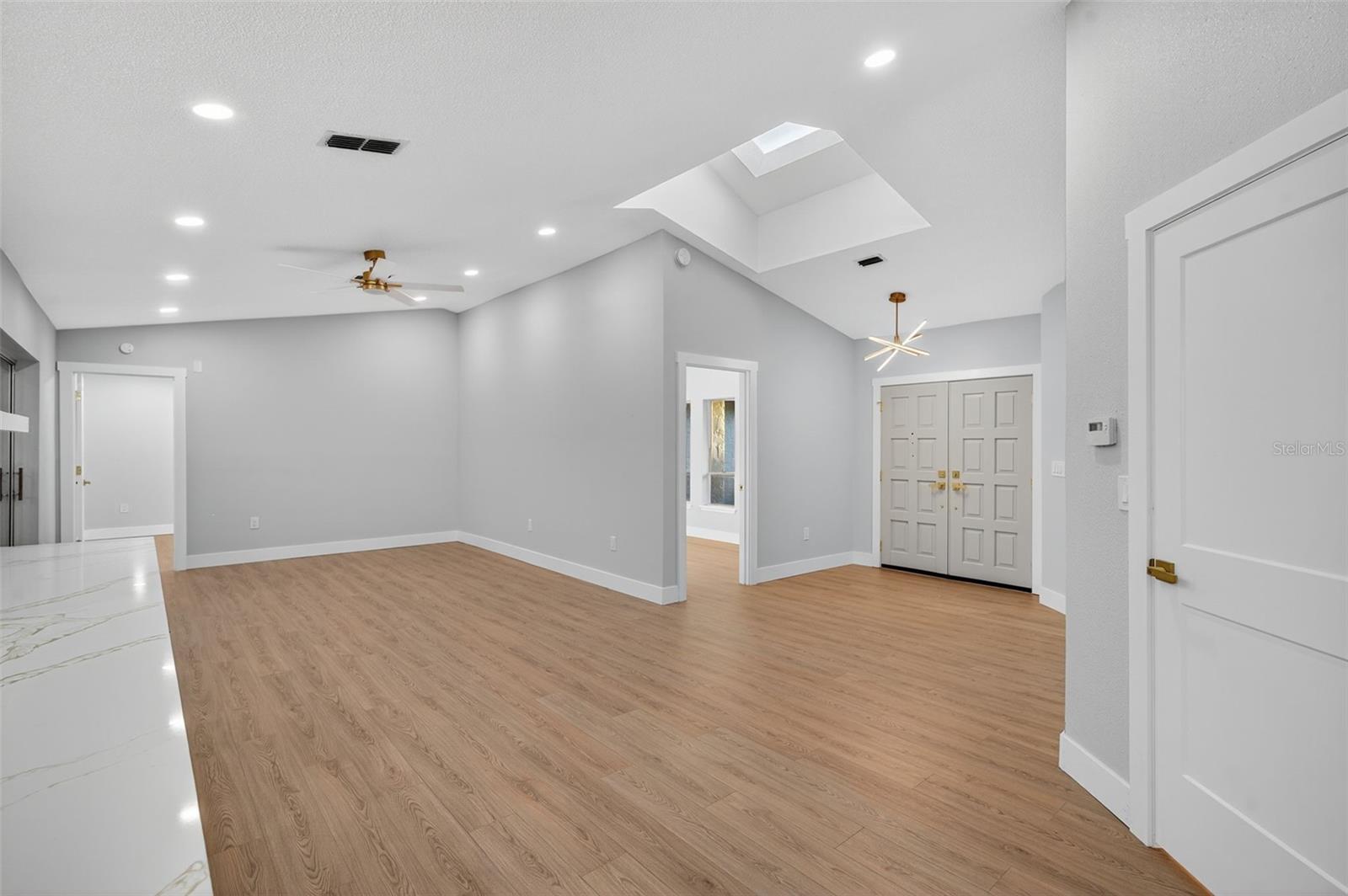 Image 24 of 87 For 4301 Marine Parkway