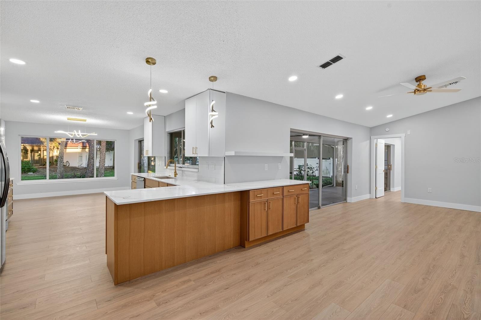 Image 25 of 87 For 4301 Marine Parkway