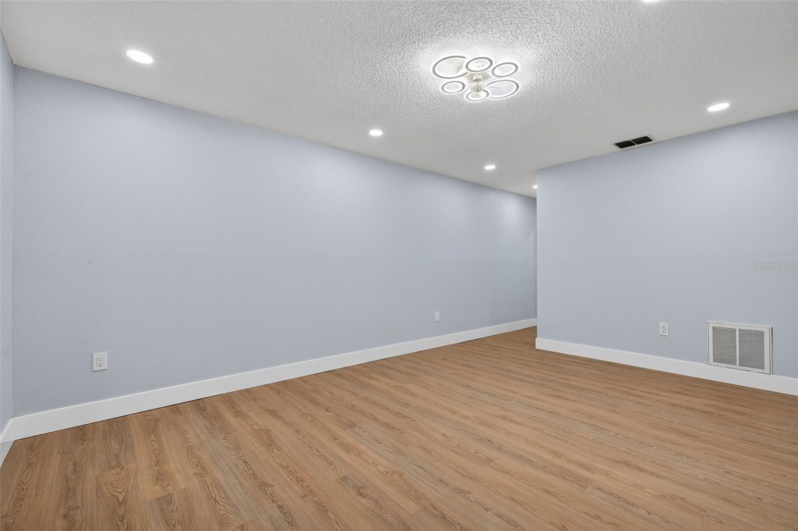 Image 47 of 87 For 4301 Marine Parkway