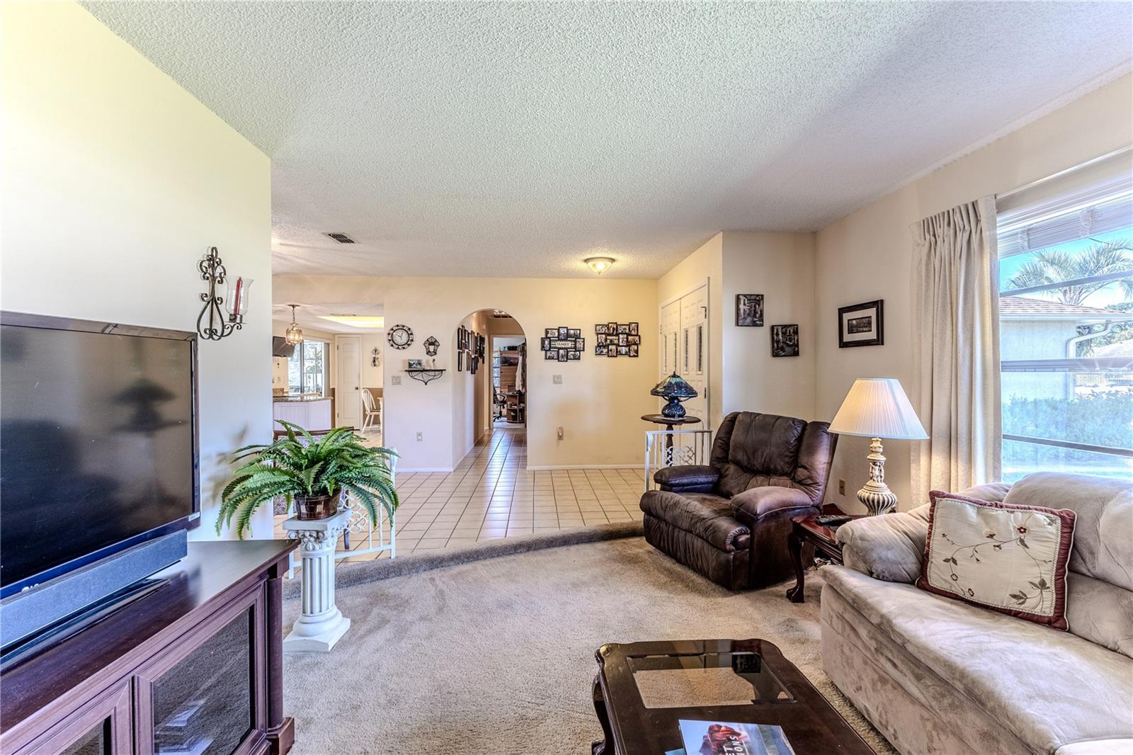 Listing photo id 8 for 11249 Riddle Drive