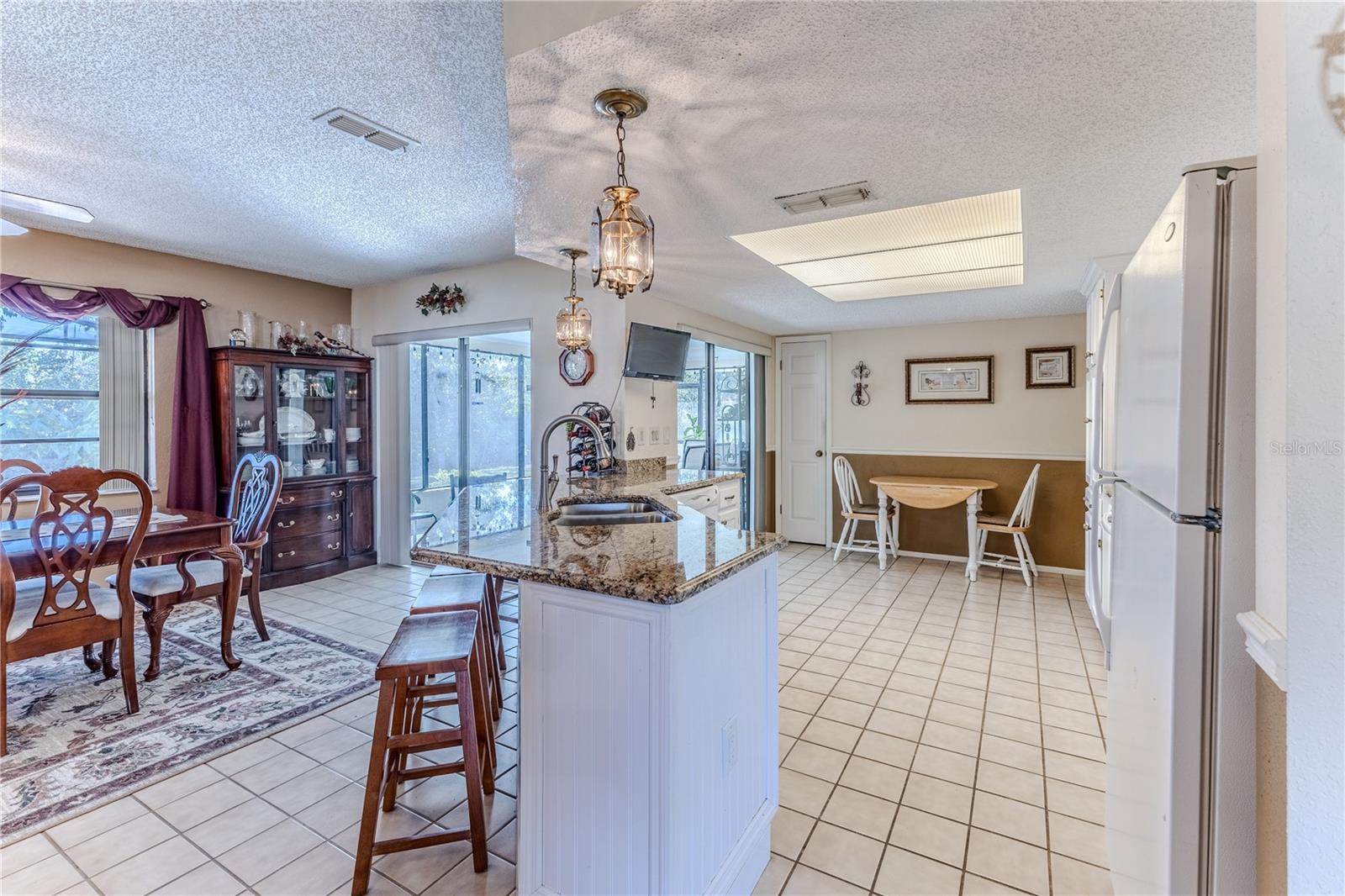 Listing photo id 13 for 11249 Riddle Drive