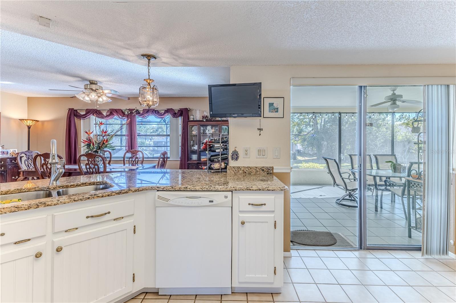 Listing photo id 14 for 11249 Riddle Drive