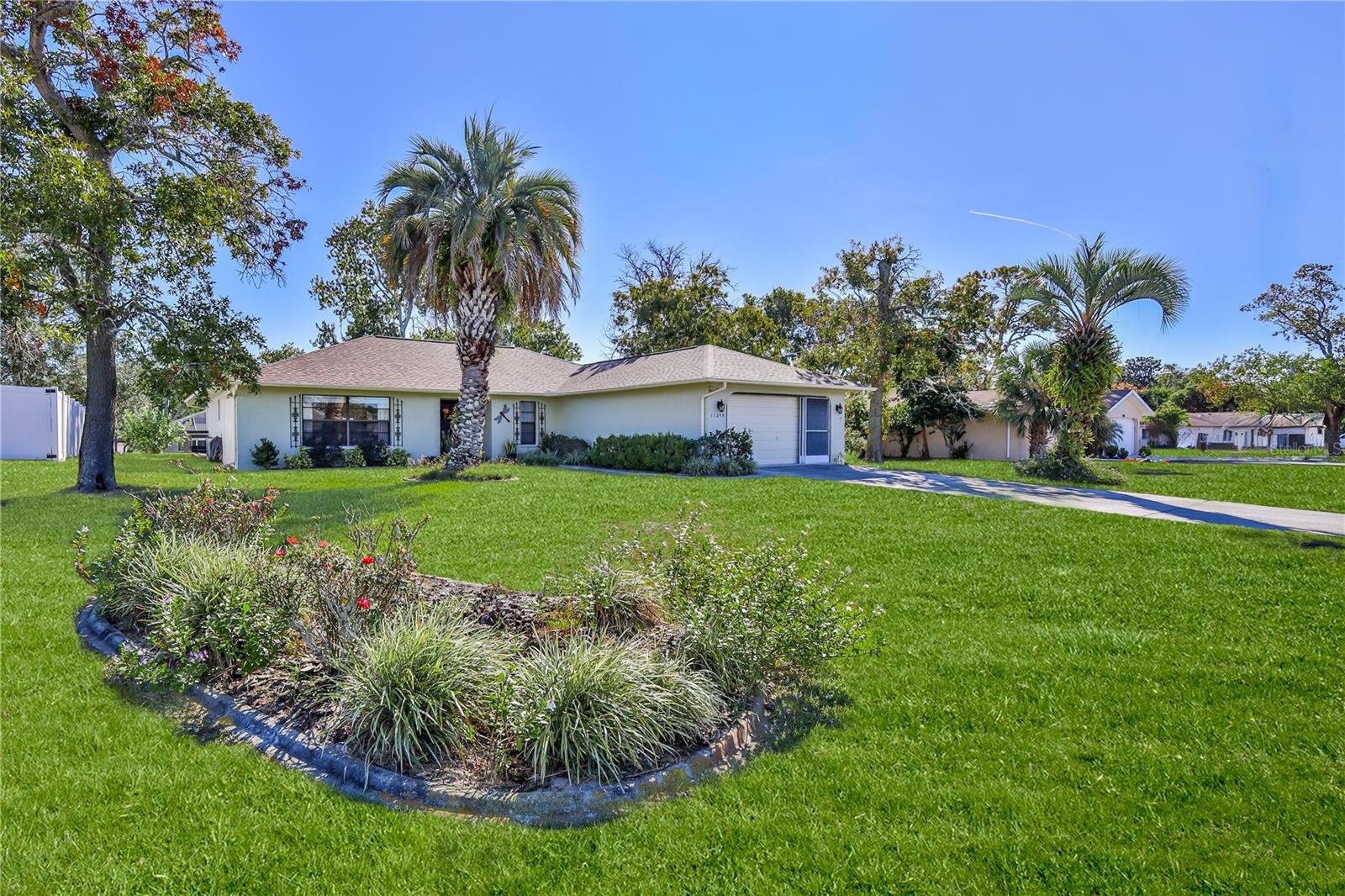 Listing photo id 2 for 11249 Riddle Drive