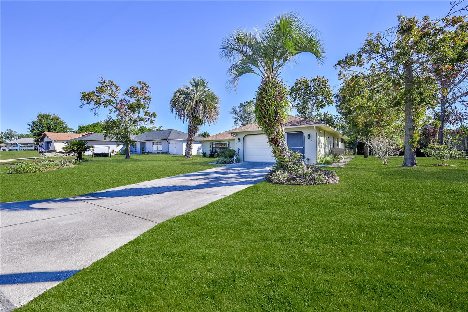 Listing photo id 3 for 11249 Riddle Drive