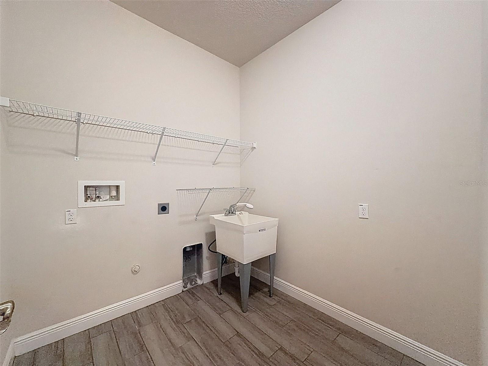 Image 32 of 45 For 14633 Strathglass Drive