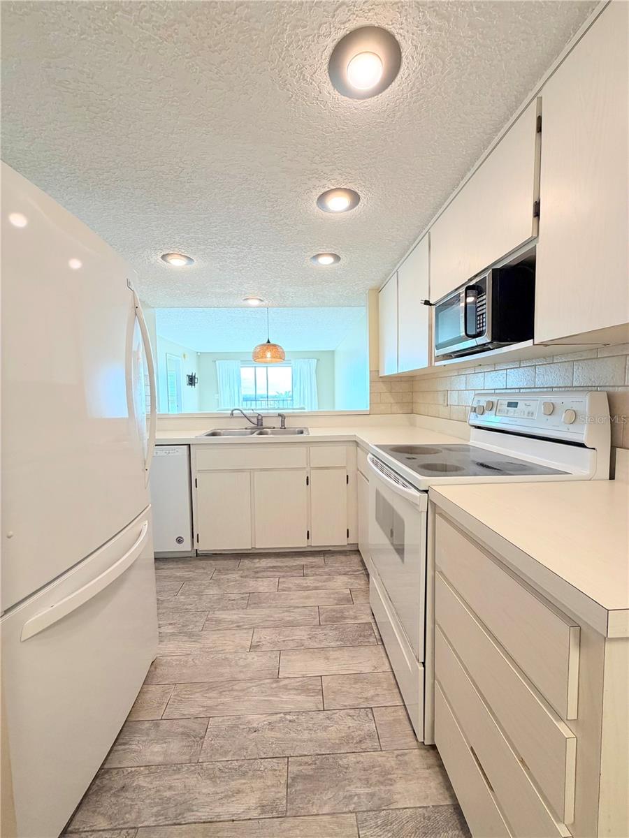 Image 12 of 25 For 4550 Bay Boulevard 1224