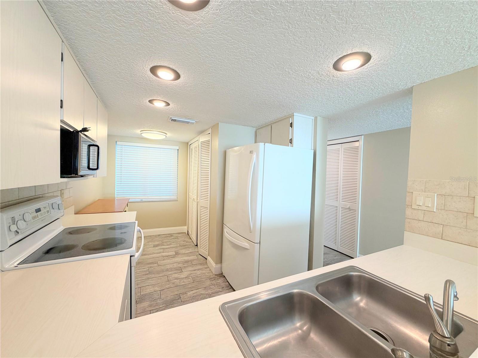 Image 13 of 25 For 4550 Bay Boulevard 1224