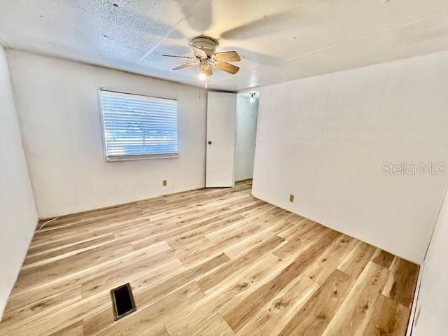 Image 23 of 47 For 1216 Live Oak Parkway