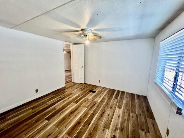 Image 26 of 47 For 1216 Live Oak Parkway