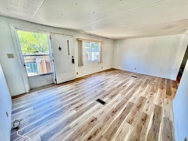 Image 3 of 47 For 1216 Live Oak Parkway