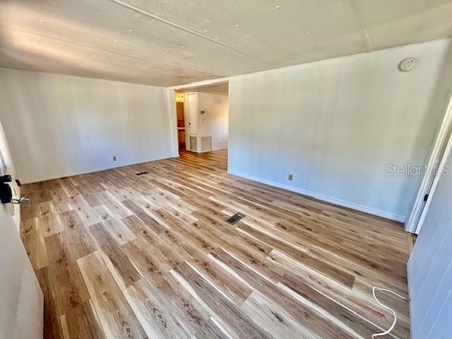 Image 5 of 47 For 1216 Live Oak Parkway