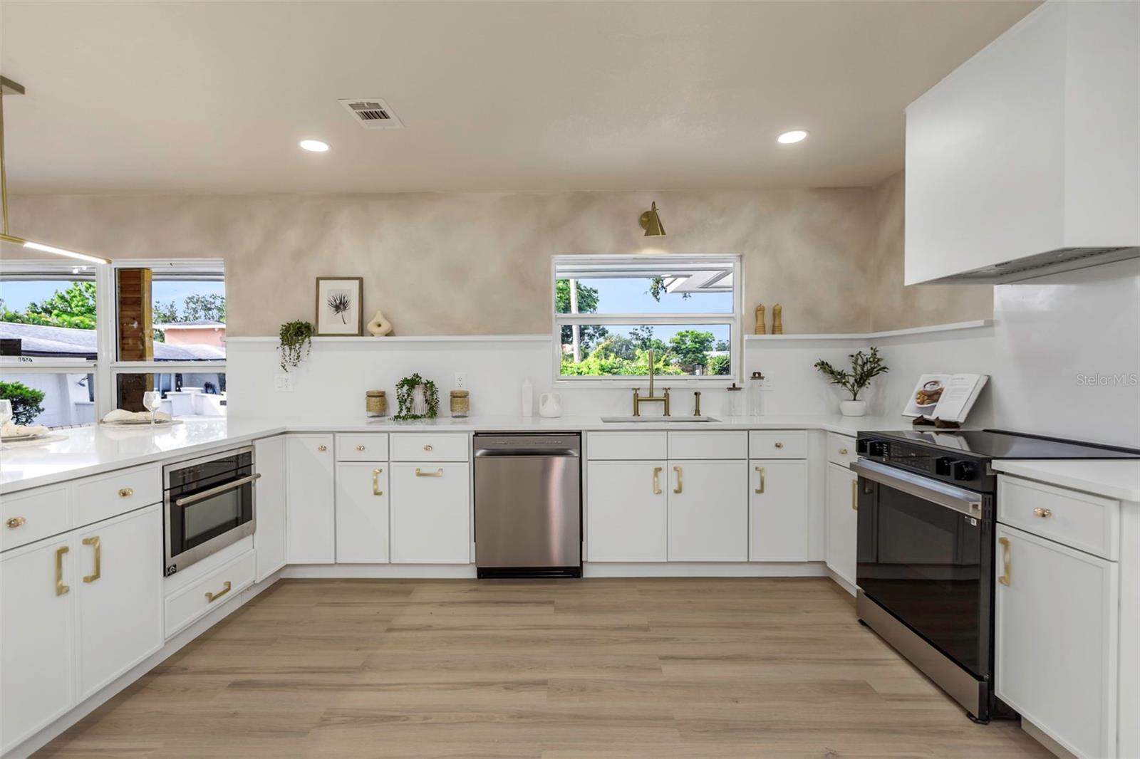 Image 24 of 100 For 1905 Pinetree Lane