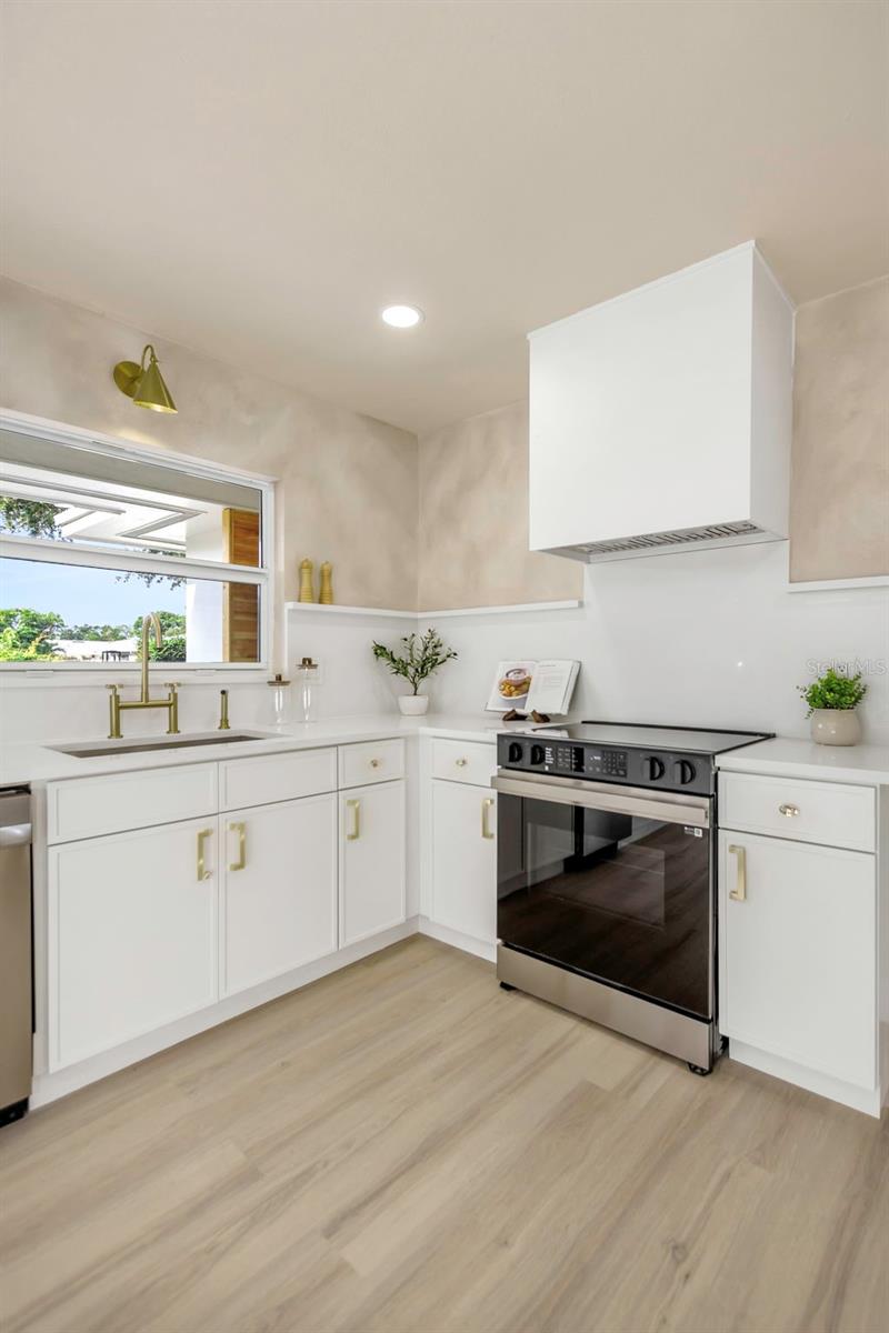 Image 28 of 100 For 1905 Pinetree Lane