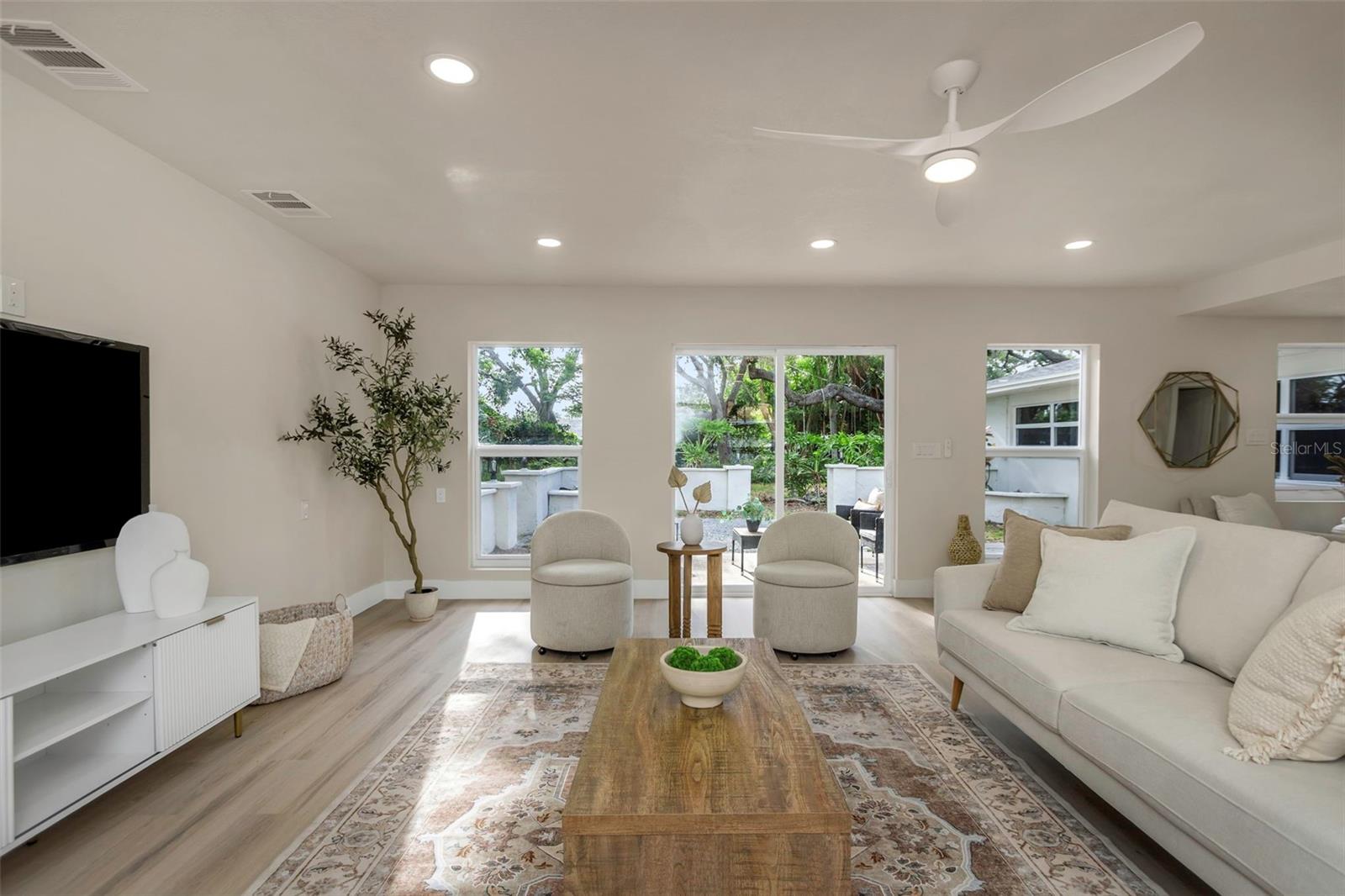 Image 38 of 100 For 1905 Pinetree Lane