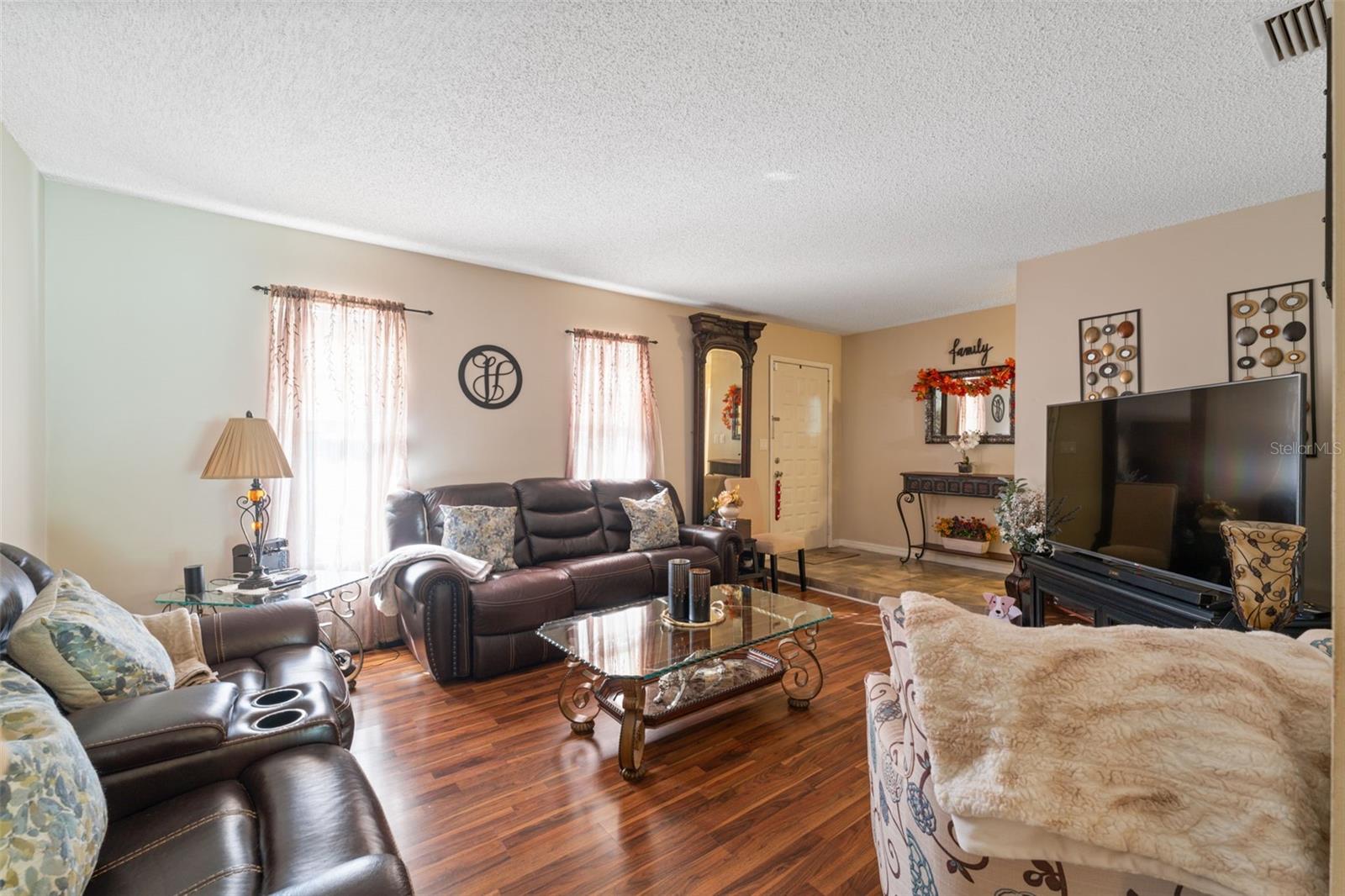 Listing photo id 3 for 12265 Shafton Road