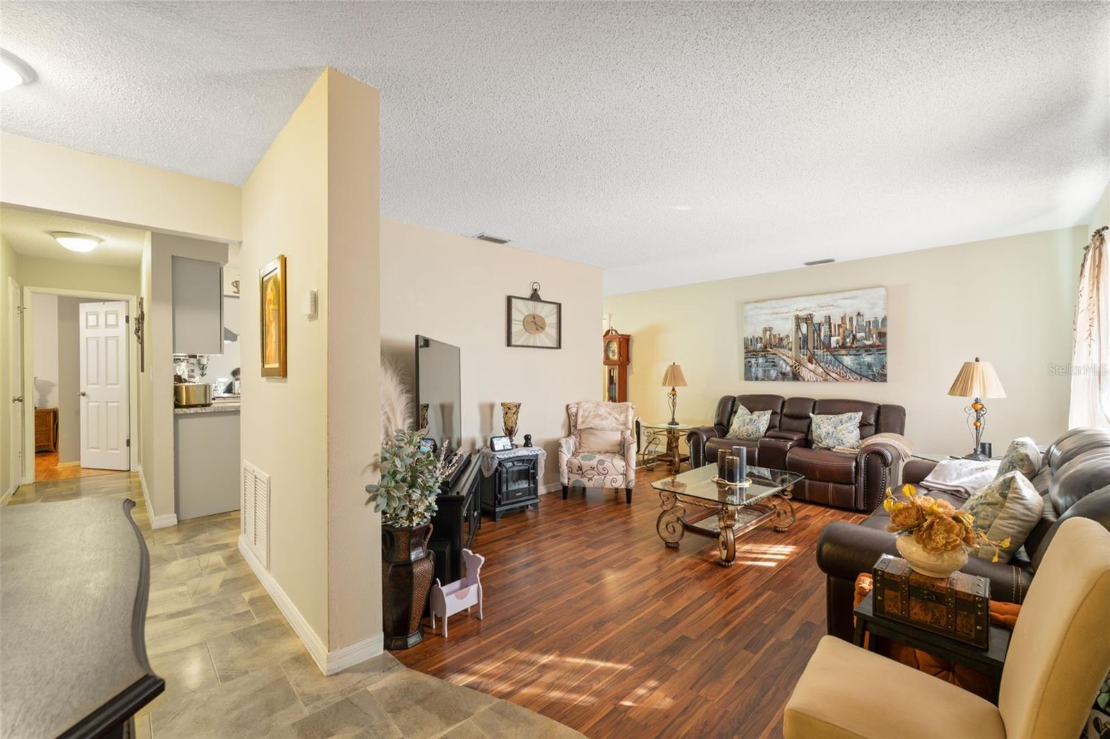 Listing photo id 4 for 12265 Shafton Road