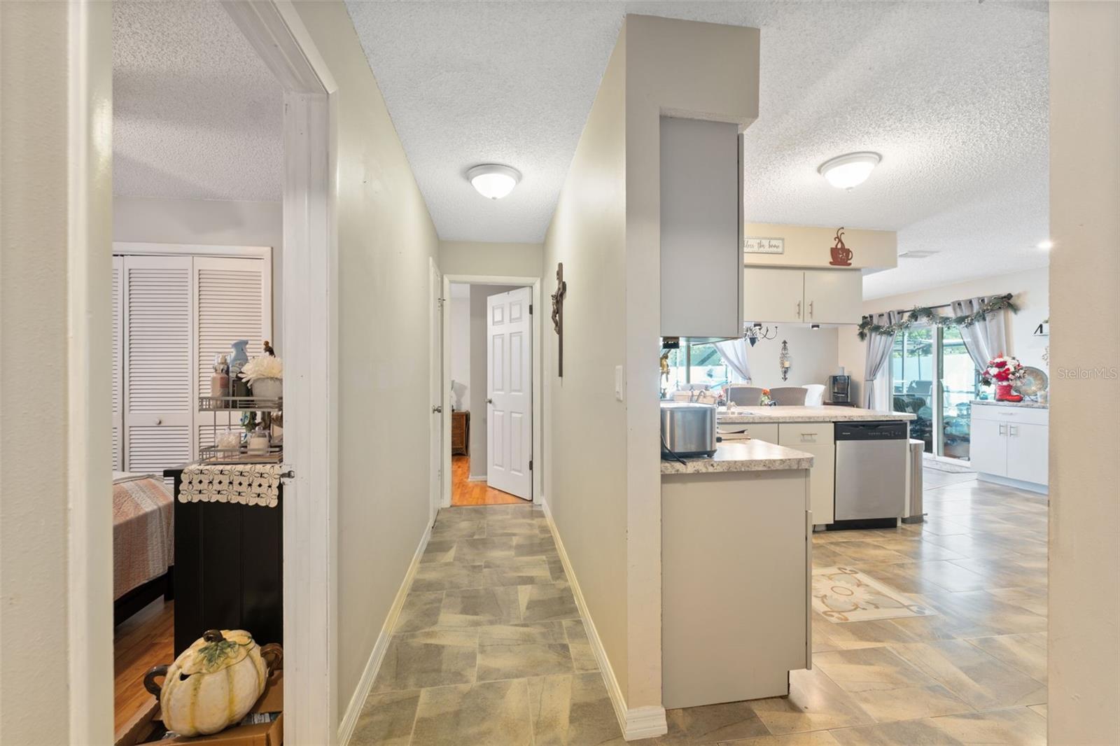 Listing photo id 5 for 12265 Shafton Road