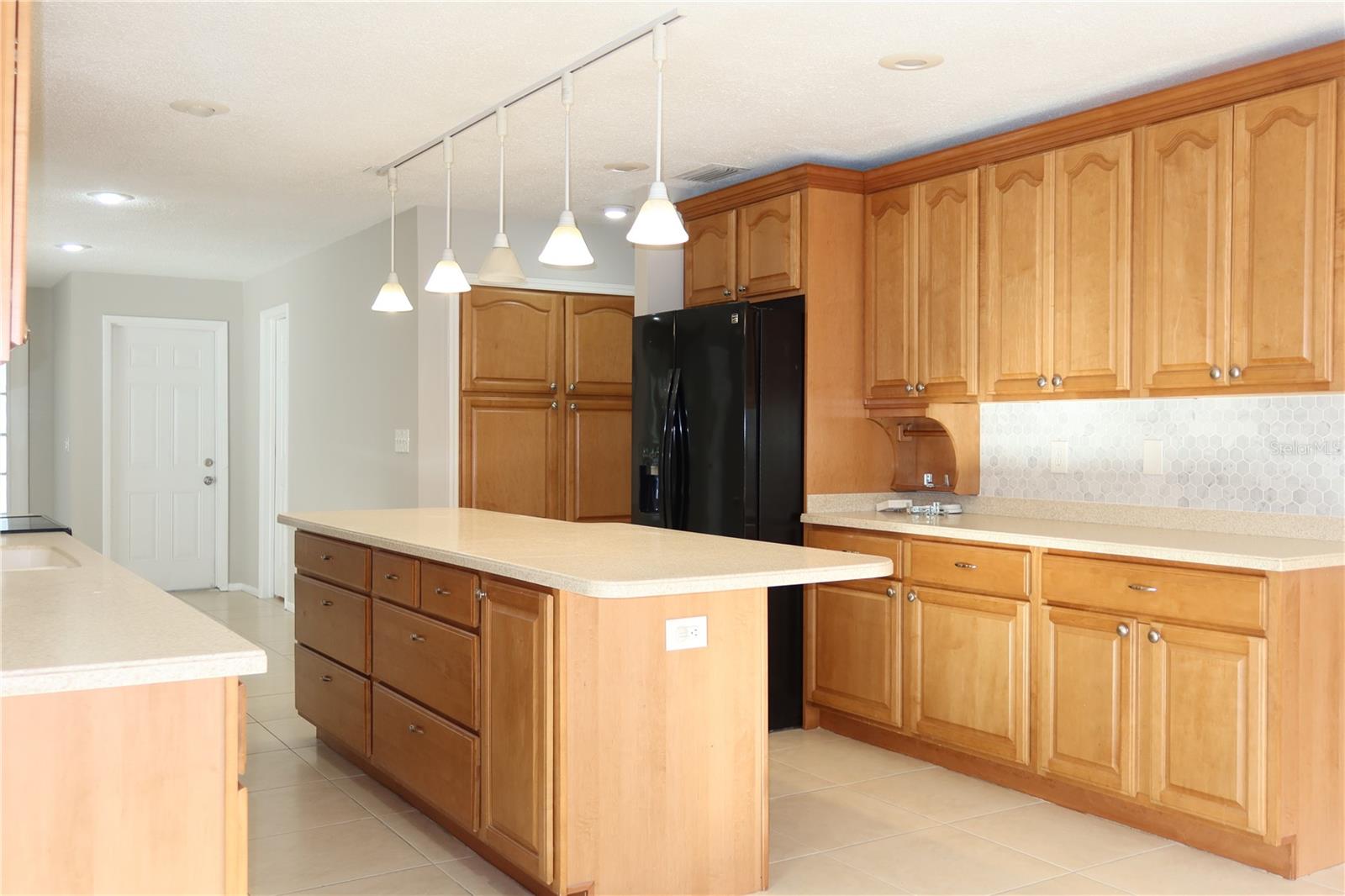 Image 33 of 52 For 2414 San Luis Road