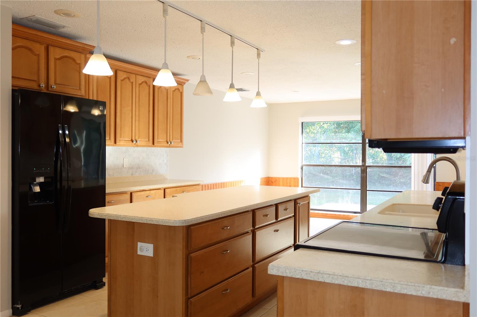 Image 36 of 52 For 2414 San Luis Road