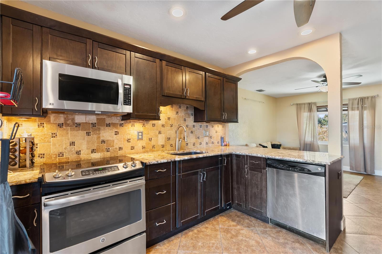 Image 11 of 33 For 10931 110th Avenue