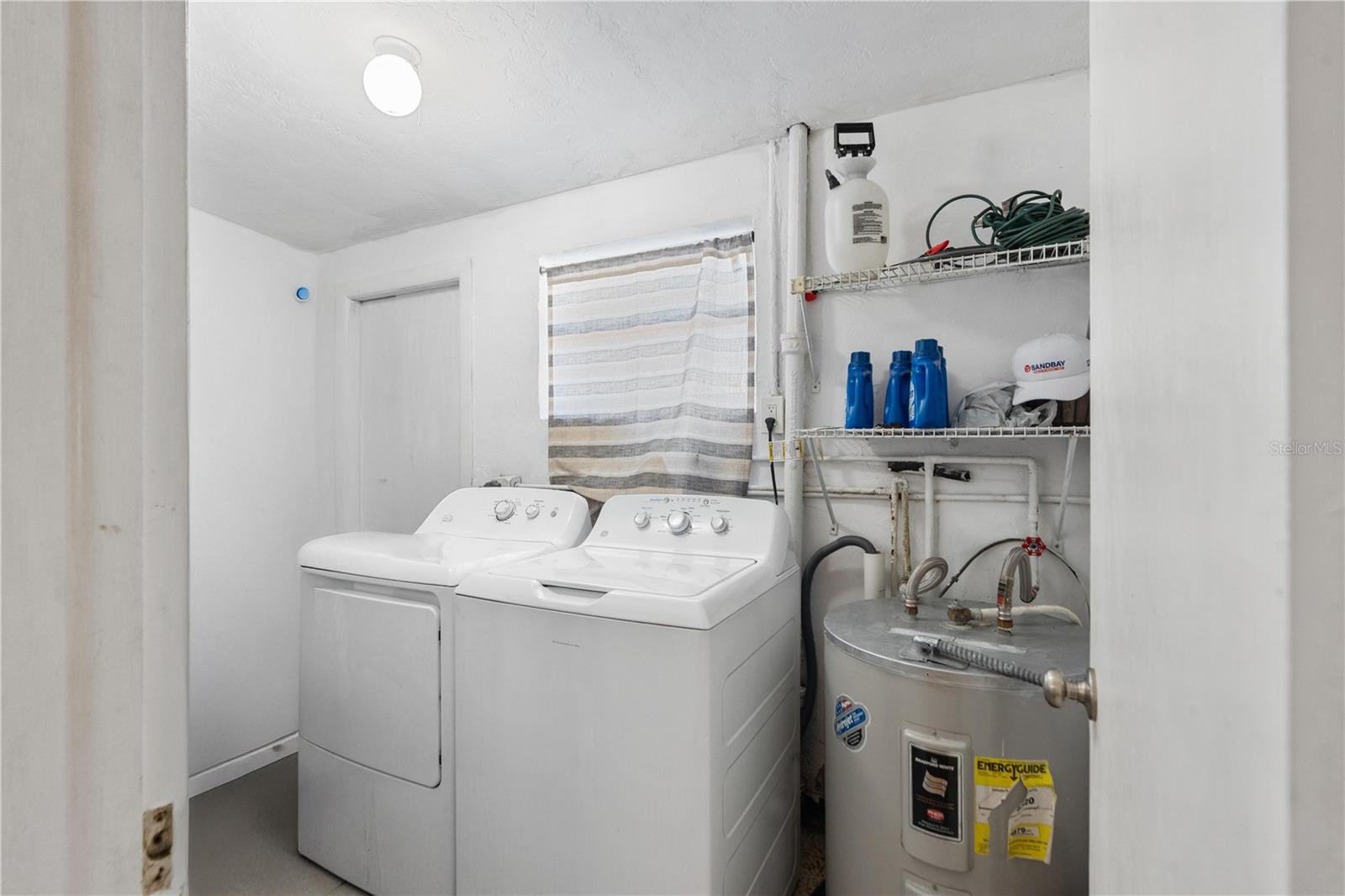 Image 14 of 33 For 10931 110th Avenue