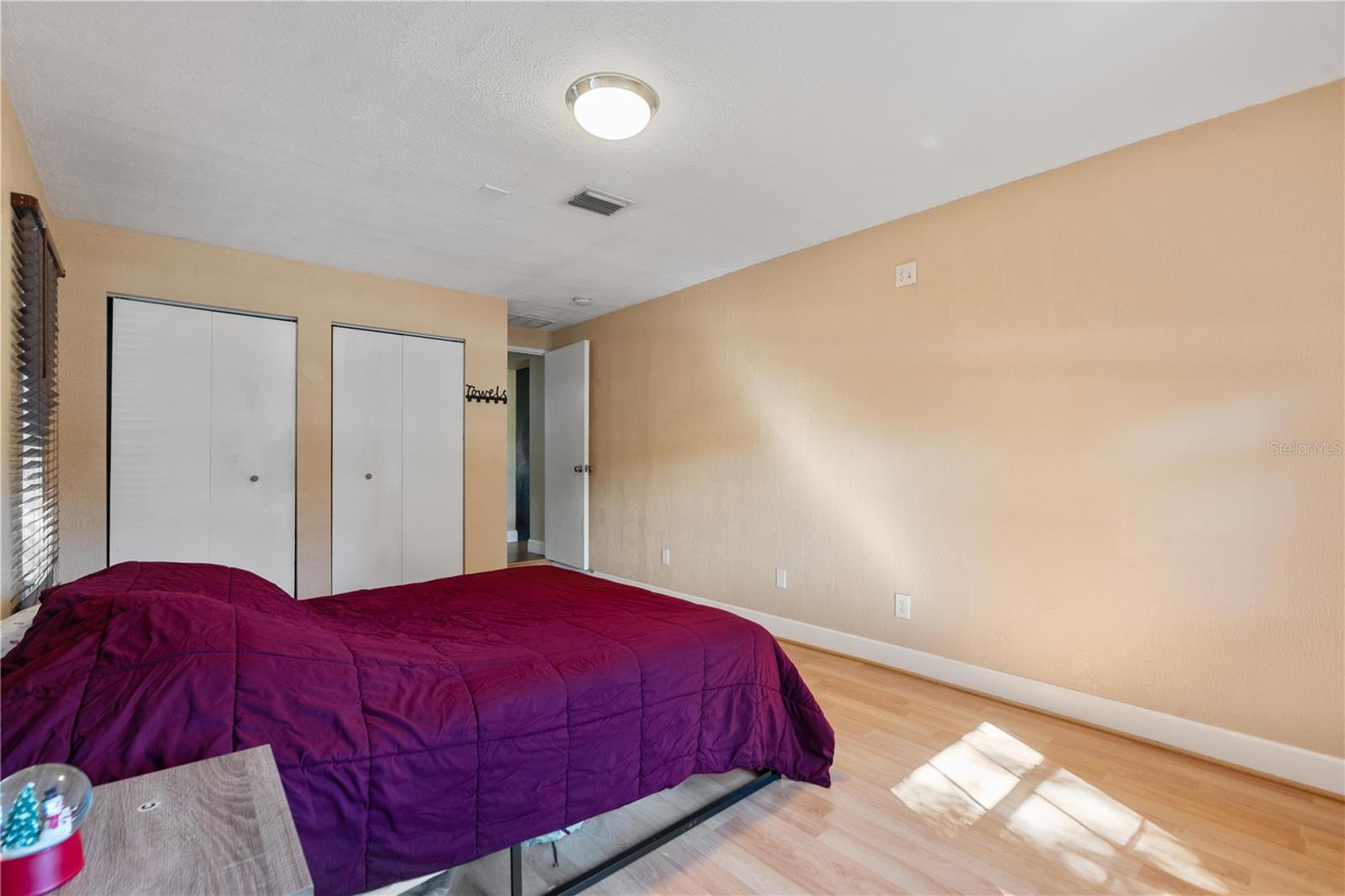 Image 17 of 33 For 10931 110th Avenue